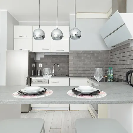 9 Maja Bright By Bookinghost *