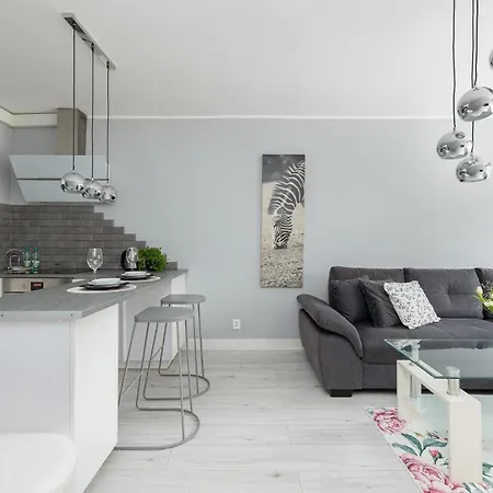 9 Maja Bright By Bookinghost *