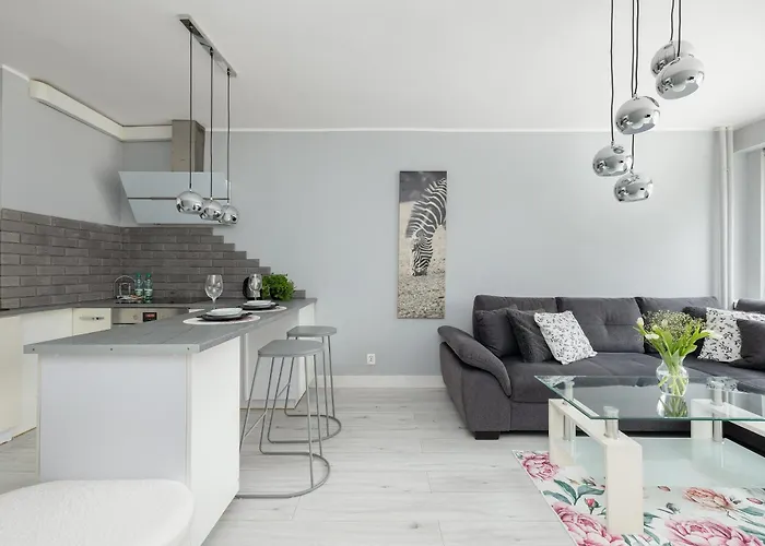 9 Maja Bright By Bookinghost *