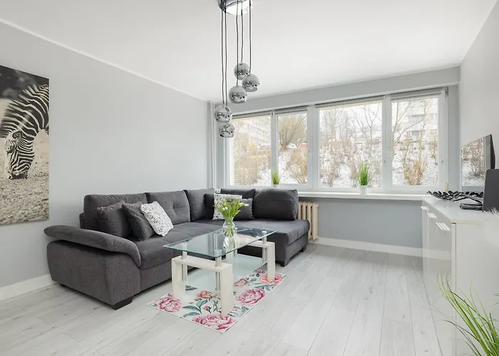 9 Maja Bright By Bookinghost