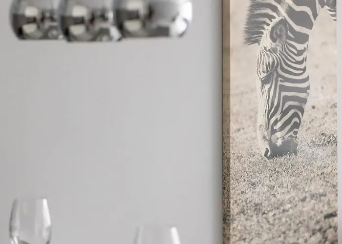 9 Maja Bright By Bookinghost